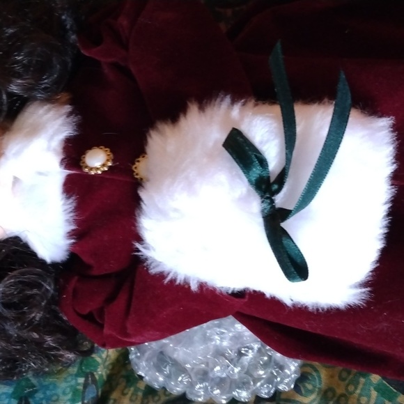 Vintage porcelain holiday doll - Picture 7 of 8